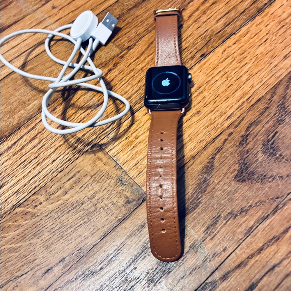 Smartwatch with Brown Leather Strap : Apple Watch Series 3.🔥🔥🔥